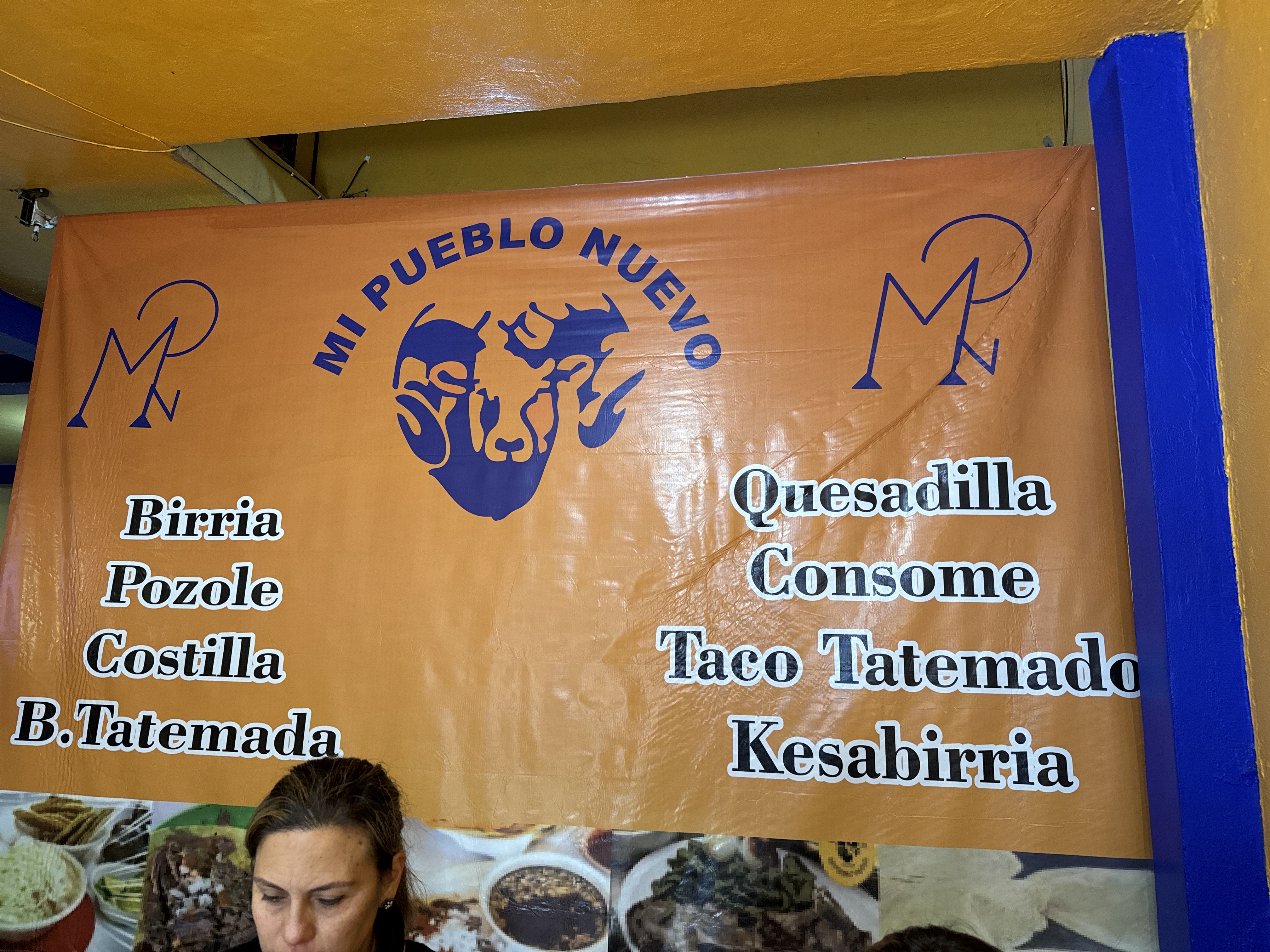 Lona interior con el logo del borrego y la lista: birria, pozole, costilla, tatemada, quesadilla, consomé